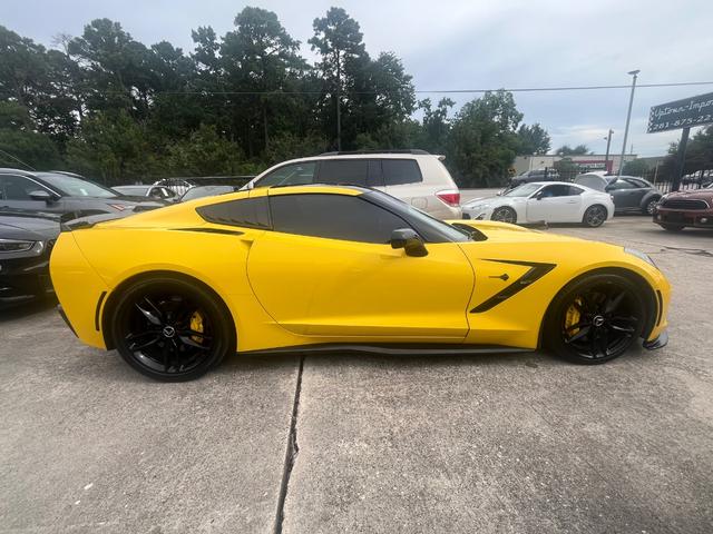 Chevrolet Corvette Stingray Vehicle Full-screen Gallery Image 03