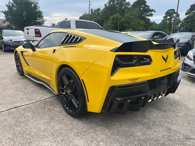 Chevrolet Corvette Stingray Vehicle Full-screen Gallery Image 06