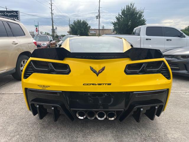 Chevrolet Corvette Stingray Vehicle Full-screen Gallery Image 07