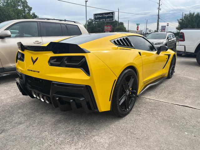 Chevrolet Corvette Stingray Vehicle Full-screen Gallery Image 08