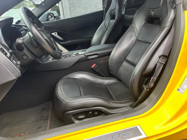 Chevrolet Corvette Stingray Vehicle Full-screen Gallery Image 09