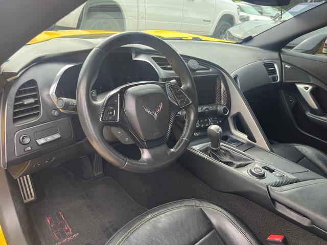 Chevrolet Corvette Stingray Vehicle Full-screen Gallery Image 10