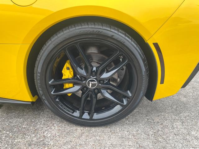 Chevrolet Corvette Stingray Vehicle Full-screen Gallery Image 11