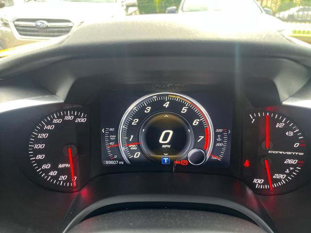 Chevrolet Corvette Stingray Vehicle Full-screen Gallery Image 14