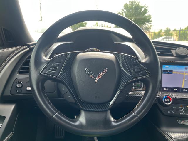 Chevrolet Corvette Stingray Vehicle Full-screen Gallery Image 15