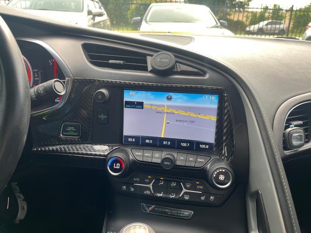 Chevrolet Corvette Stingray Vehicle Full-screen Gallery Image 18