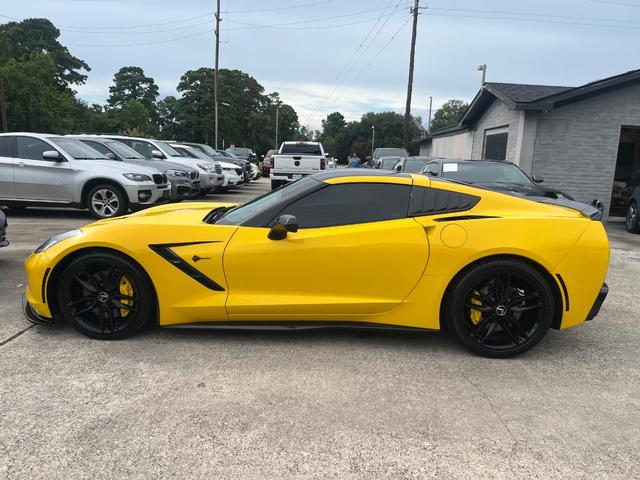 Chevrolet Corvette Stingray Vehicle Full-screen Gallery Image 19