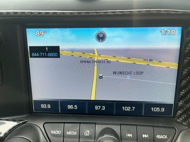 Chevrolet Corvette Stingray Vehicle Full-screen Gallery Image 21