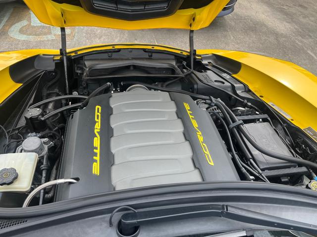 Chevrolet Corvette Stingray Vehicle Full-screen Gallery Image 22