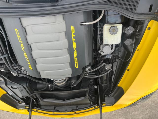 Chevrolet Corvette Stingray Vehicle Full-screen Gallery Image 23