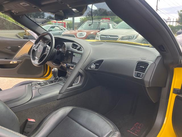 Chevrolet Corvette Stingray Vehicle Full-screen Gallery Image 26