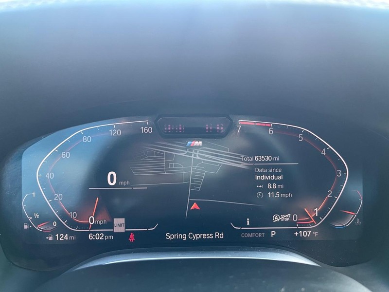 BMW 750i xDrive Vehicle Full-screen Gallery Image 21