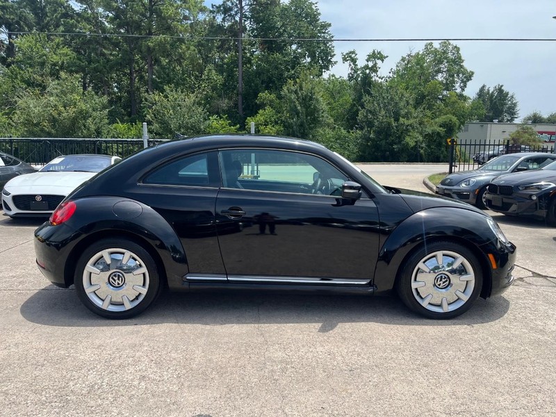 Volkswagen Beetle Vehicle Full-screen Gallery Image 05