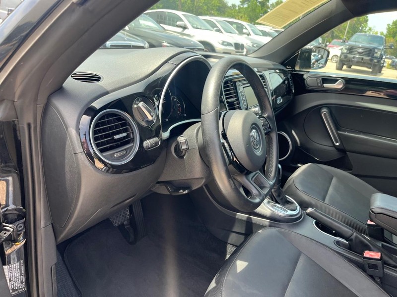 Volkswagen Beetle Vehicle Full-screen Gallery Image 10