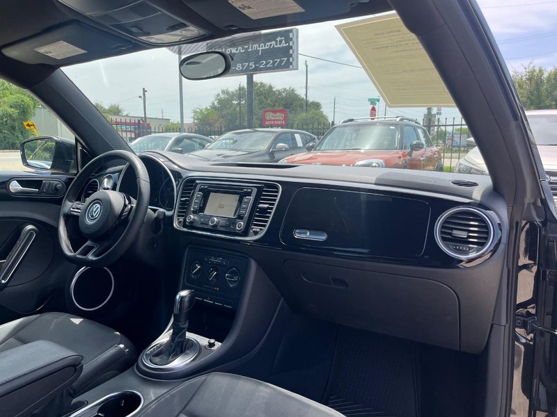 Volkswagen Beetle Vehicle Full-screen Gallery Image 12