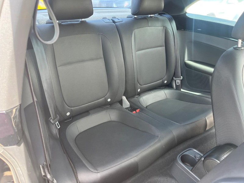 Volkswagen Beetle Vehicle Full-screen Gallery Image 14