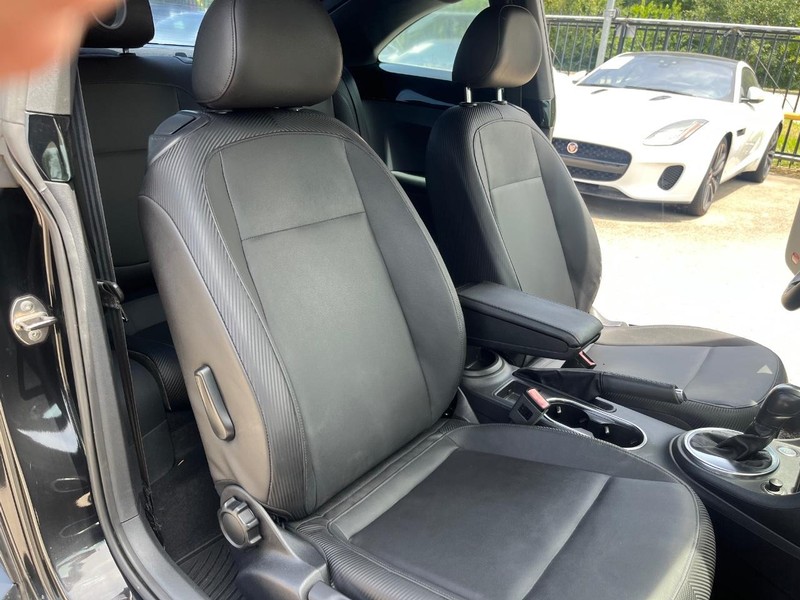 Volkswagen Beetle Vehicle Full-screen Gallery Image 15