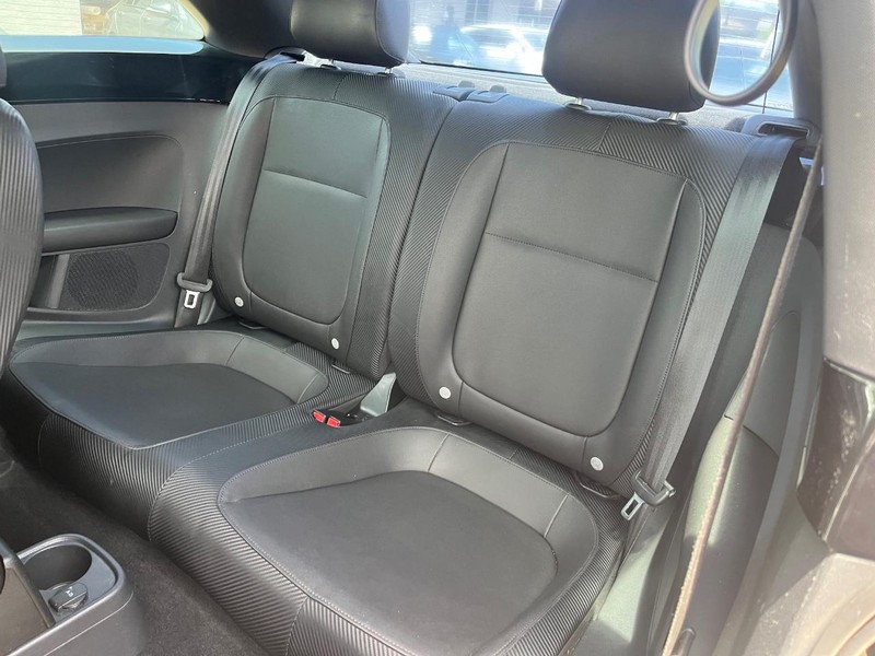 Volkswagen Beetle Vehicle Full-screen Gallery Image 16