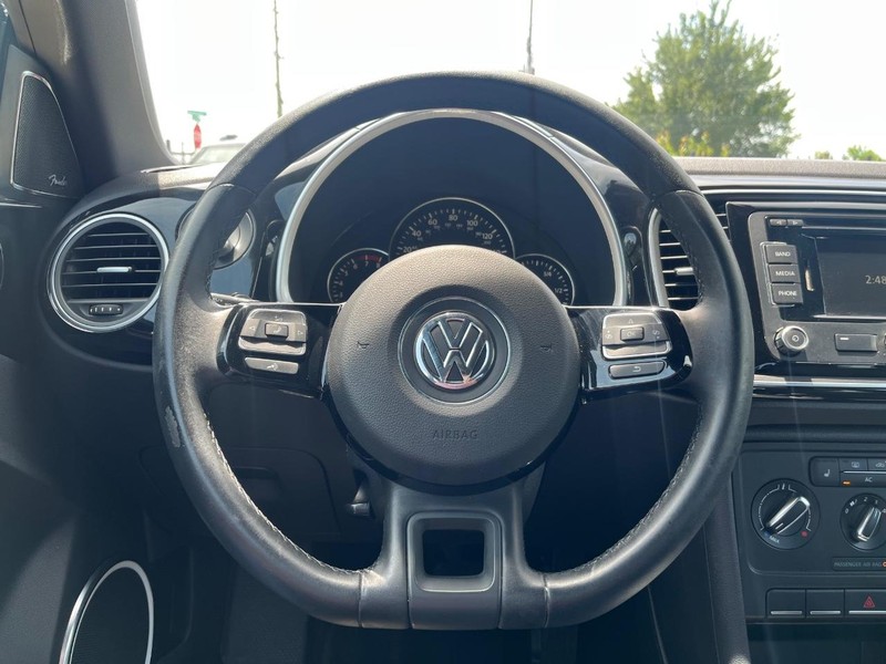 Volkswagen Beetle Vehicle Full-screen Gallery Image 17