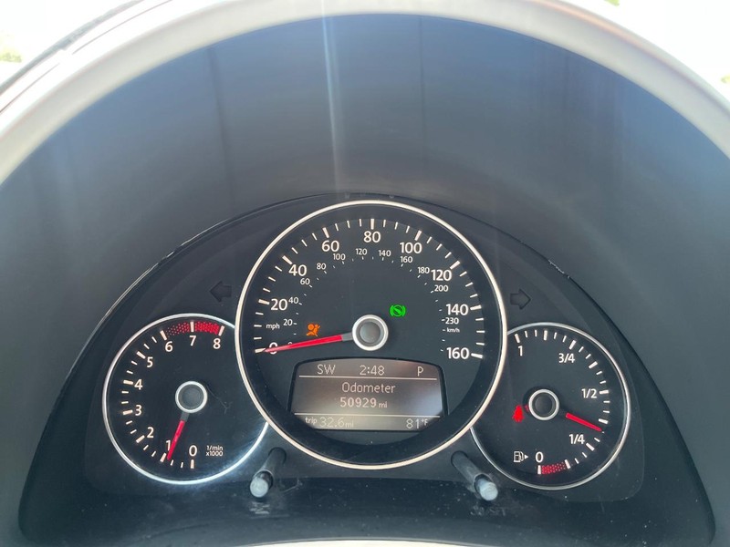 Volkswagen Beetle Vehicle Full-screen Gallery Image 18