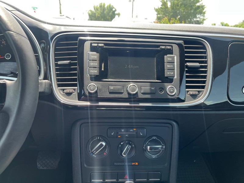 Volkswagen Beetle Vehicle Full-screen Gallery Image 19