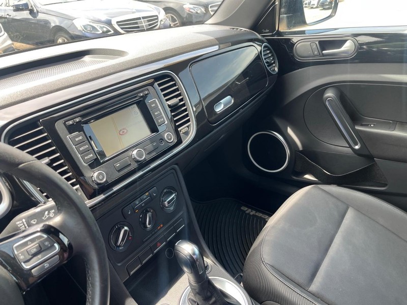 Volkswagen Beetle Vehicle Full-screen Gallery Image 21