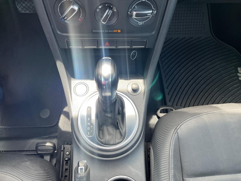 Volkswagen Beetle Vehicle Full-screen Gallery Image 22