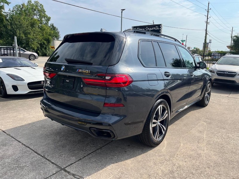 BMW X7 Vehicle Full-screen Gallery Image 06