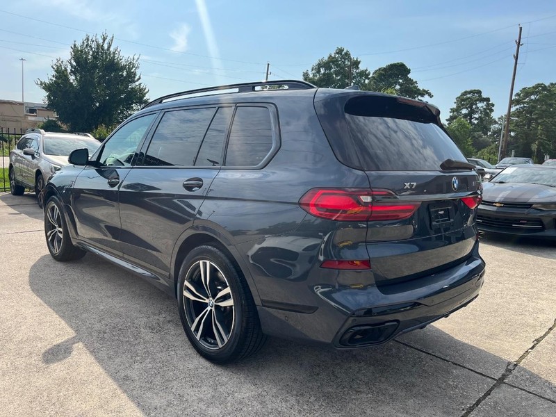 BMW X7 Vehicle Full-screen Gallery Image 08