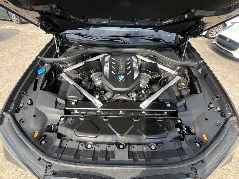 BMW X7 Vehicle Full-screen Gallery Image 30