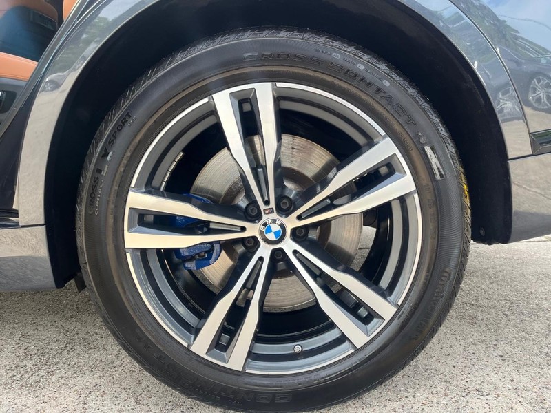 BMW X7 Vehicle Full-screen Gallery Image 31