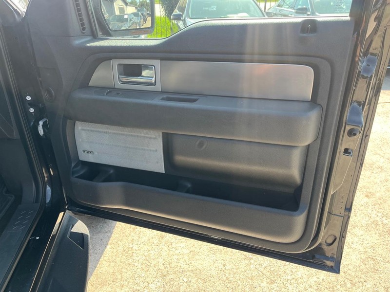 Ford F-150 Vehicle Full-screen Gallery Image 15