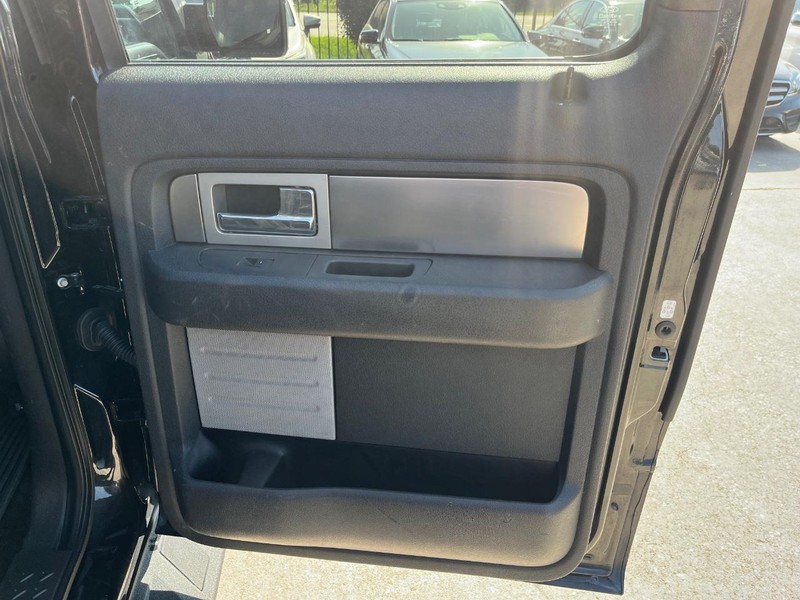 Ford F-150 Vehicle Full-screen Gallery Image 17