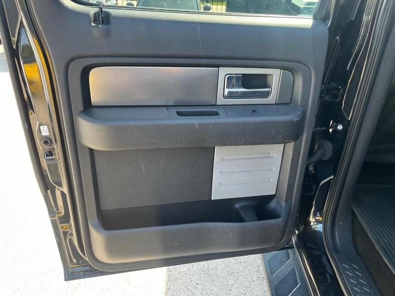 Ford F-150 Vehicle Full-screen Gallery Image 19