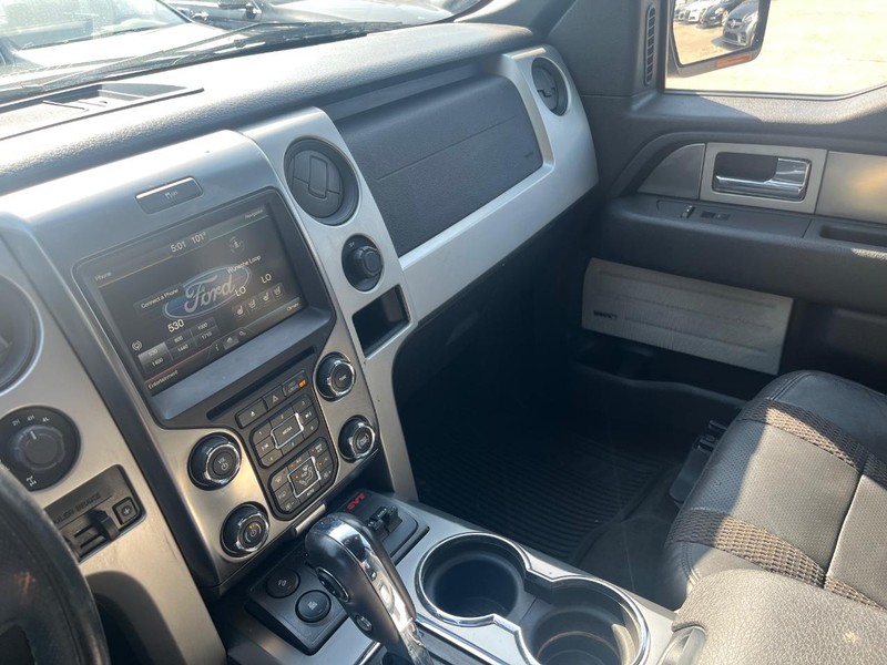 Ford F-150 Vehicle Full-screen Gallery Image 23