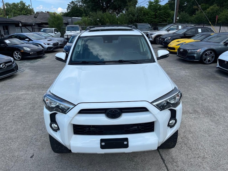 Toyota 4Runner Vehicle Full-screen Gallery Image 03