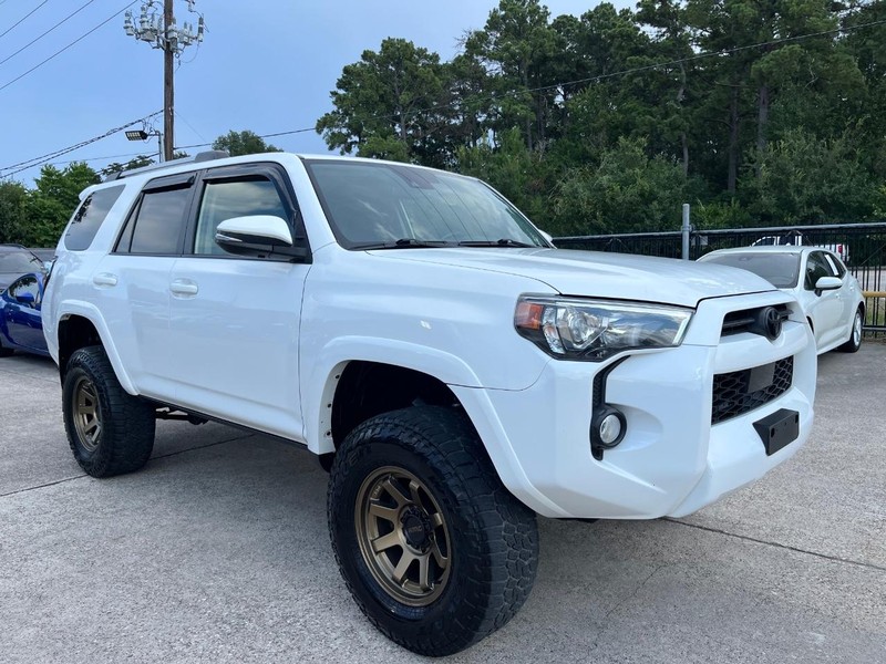 Toyota 4Runner Vehicle Full-screen Gallery Image 04