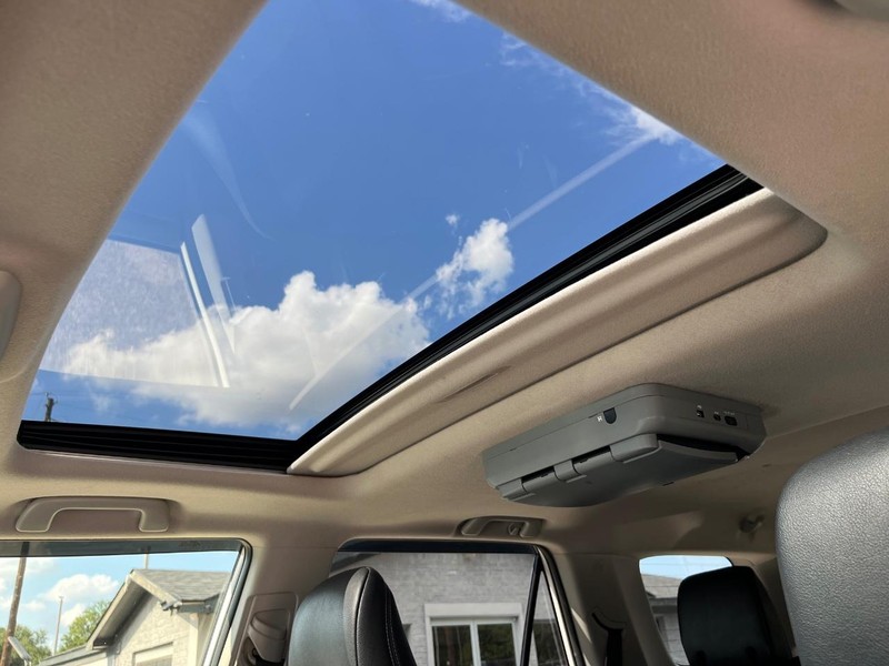 Toyota 4Runner Vehicle Full-screen Gallery Image 27