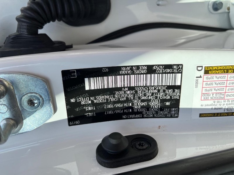 Toyota 4Runner Vehicle Full-screen Gallery Image 31