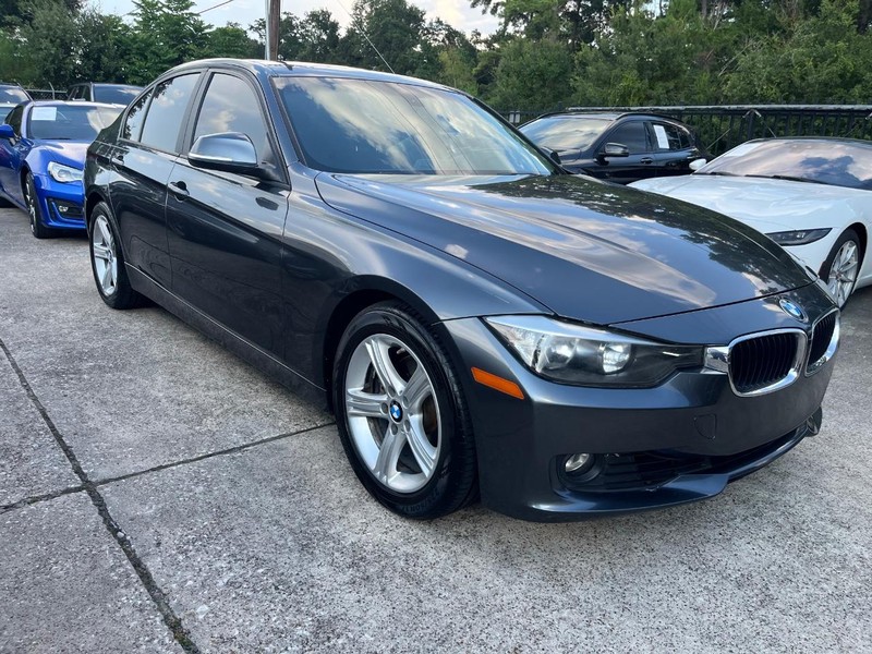 BMW 328i Vehicle Full-screen Gallery Image 04