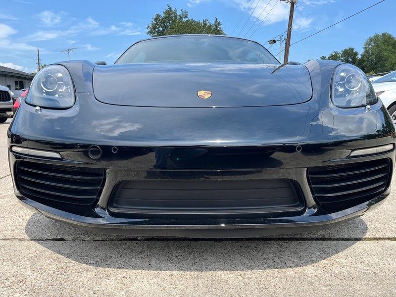Porsche 718 Cayman Vehicle Full-screen Gallery Image 02