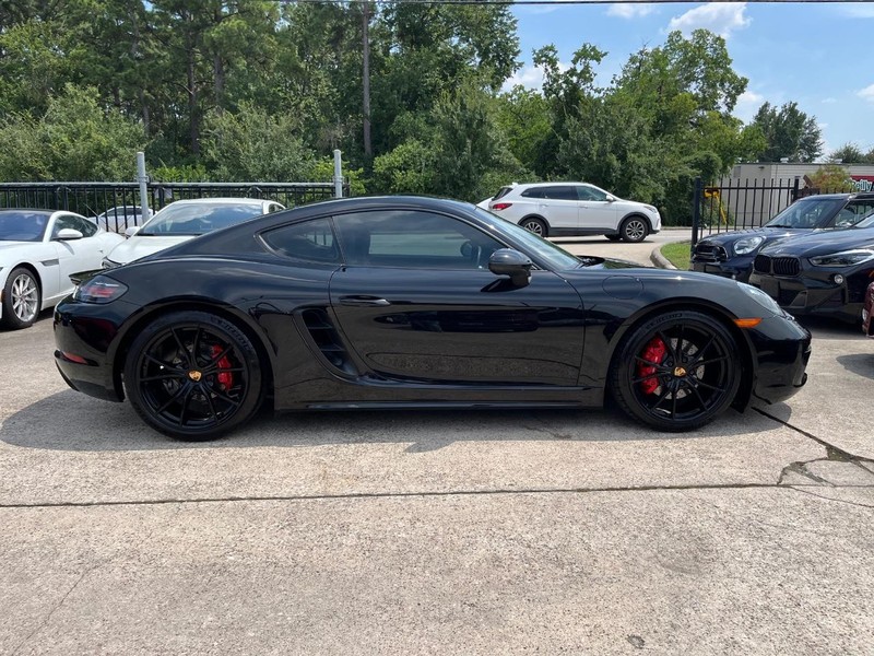 Porsche 718 Cayman Vehicle Full-screen Gallery Image 05