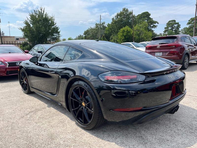 Porsche 718 Cayman Vehicle Full-screen Gallery Image 09