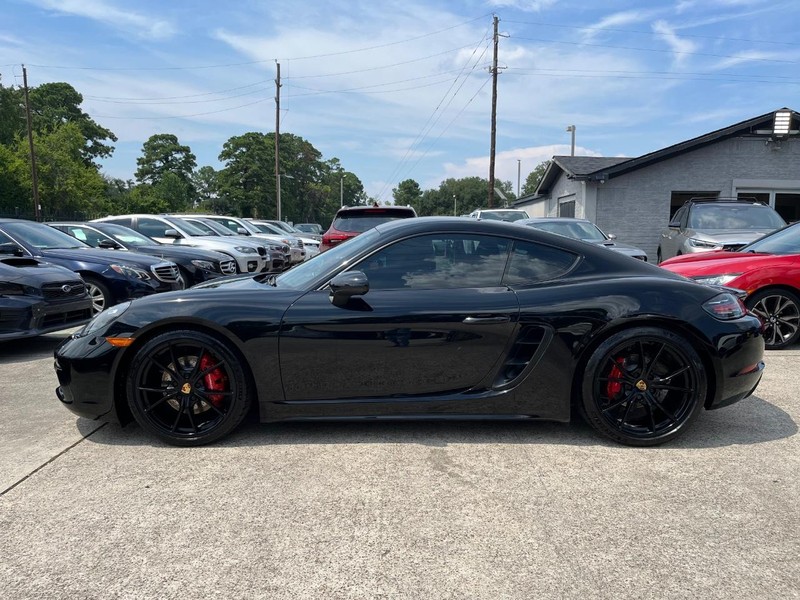Porsche 718 Cayman Vehicle Full-screen Gallery Image 10