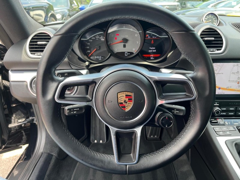 Porsche 718 Cayman Vehicle Full-screen Gallery Image 17