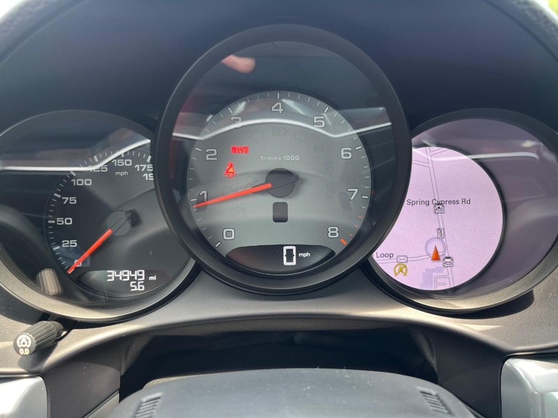 Porsche 718 Cayman Vehicle Full-screen Gallery Image 18
