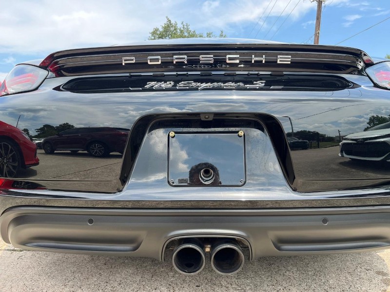 Porsche 718 Cayman Vehicle Full-screen Gallery Image 27
