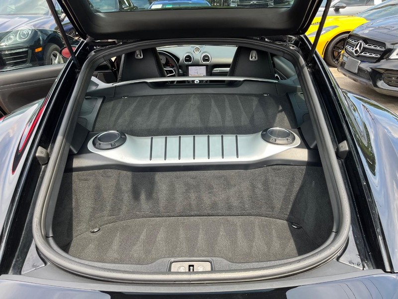 Porsche 718 Cayman Vehicle Full-screen Gallery Image 29
