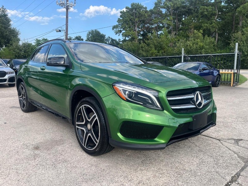 Mercedes-Benz GLA 250 Vehicle Full-screen Gallery Image 04