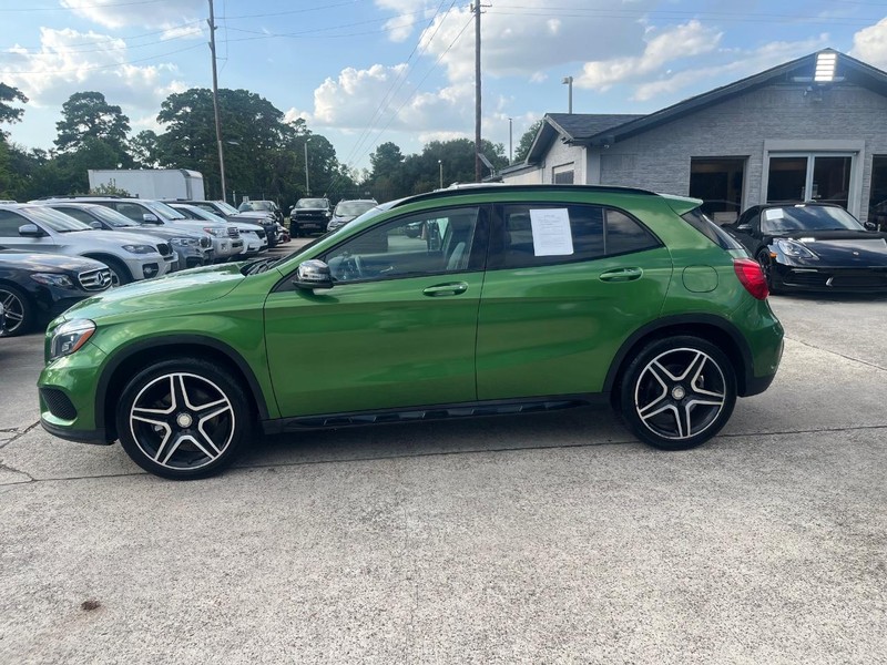Mercedes-Benz GLA 250 Vehicle Full-screen Gallery Image 09